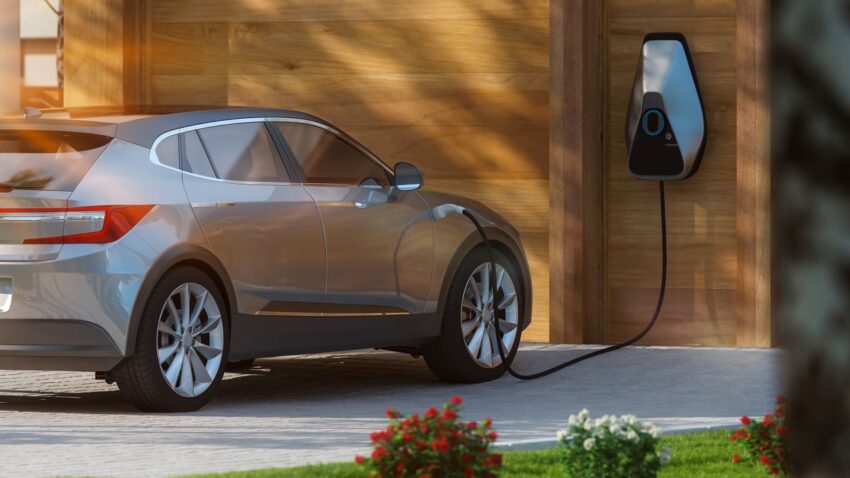 Overview of Electric Cars: Battery Technology and Environmentally Friendly Transportation