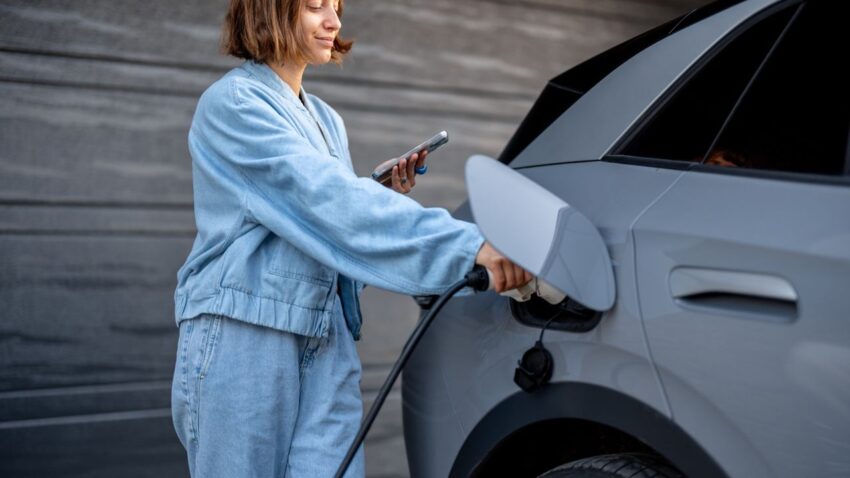 Advantages of Electric Cars: Tax Credits, Maintenance, Fuel Efficiency